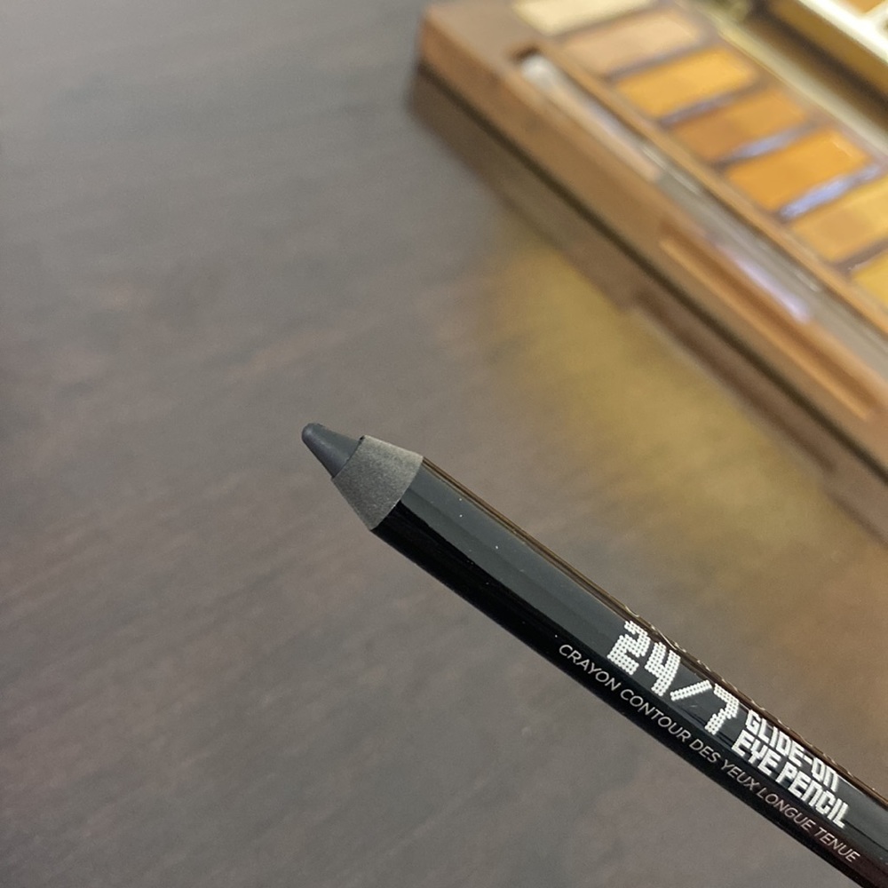 Urban Decay Honey Palette and Zero Black Pencil Eyeliner - Picture 5 of 8